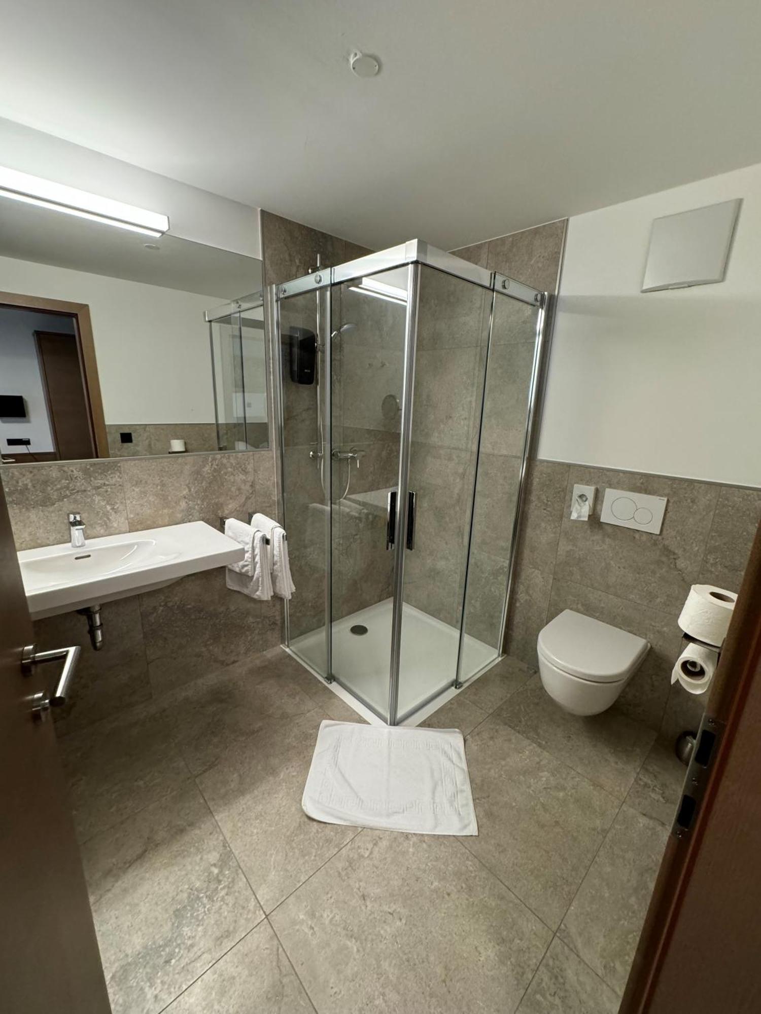1A Landhotel Schicklberg Kremsmunster Bagian luar foto